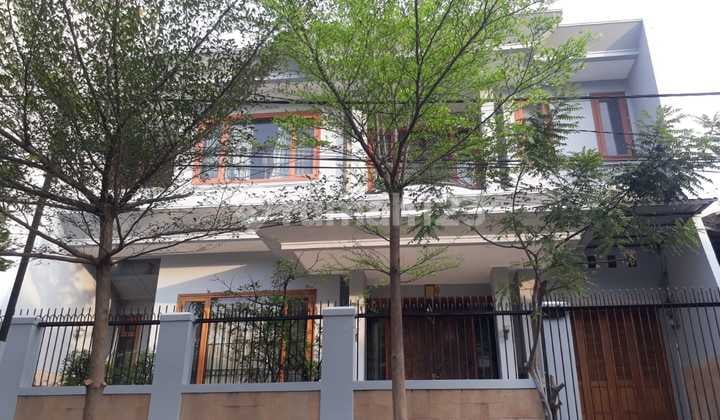 Rumah 2 Lantai Siap Huni Dekat Pusat Perbelanjaan Dekat Akses Tol di Ancol Barat Dalam Cluster, Jakarta Utara