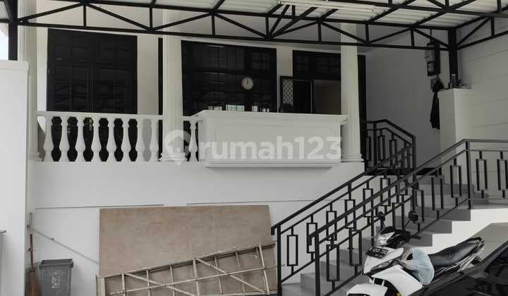 Di Jalan Bangka Jakarta Selatan Disewakan Rumah Hoek 2 Lantai