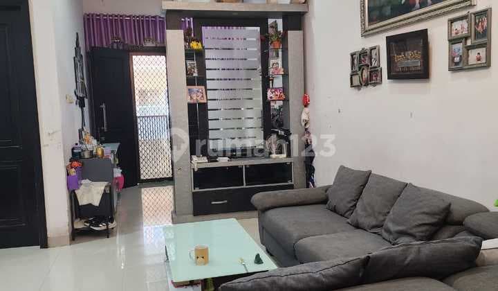 Agung Barat, Rumah 2,5 Lantai Siap Pakai