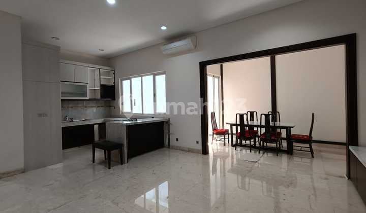 Golf Resident Kemayoran, For Sale 3-Story House, Nice and Ready to Use