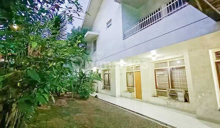 House on Petogogan Street, Kebayoran Baru, South Jakarta, 2 Floors, Freehold Title