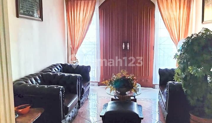 House in North Sunter Agung with SHM facing East