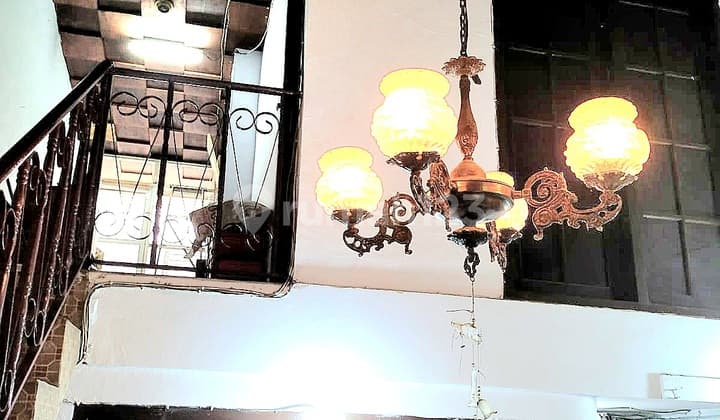 Rumah, 2 Lantai, SHM, di Pademangan,