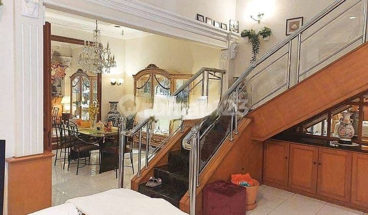 Rumah 3 Lantai Shm Bagus