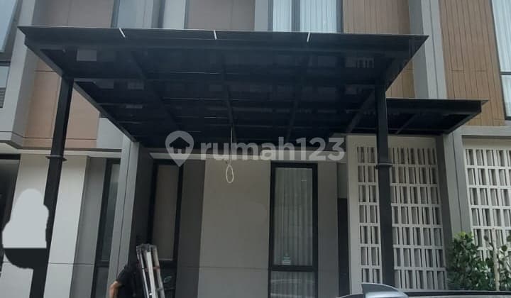 Rumah 2 Lantai di Cluster Viola Sumarecon Crown Gading Bekasi