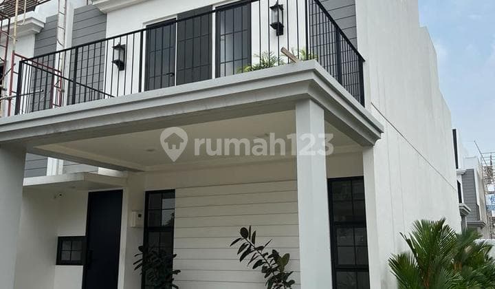 Rumah 3 Lt di Metland Menteng Cluster Wisteria , Jakarta Timur
