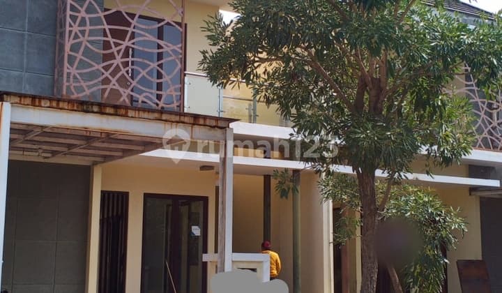 Rumah 2 Lantai Bagus SHM di Harapan Indah Cluster Arana , Bekasi