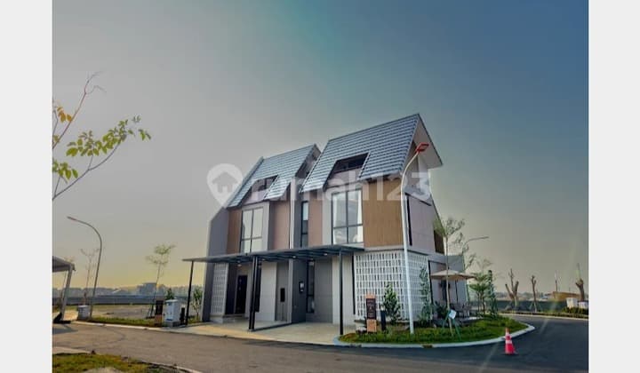 Rumah 2 lantai dijual di Summarecon Crown Gading