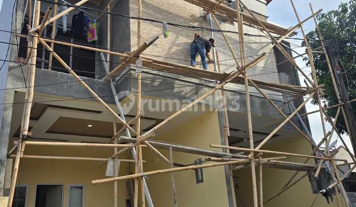 Rumah Full Granit di Harapan Indah Bekasi