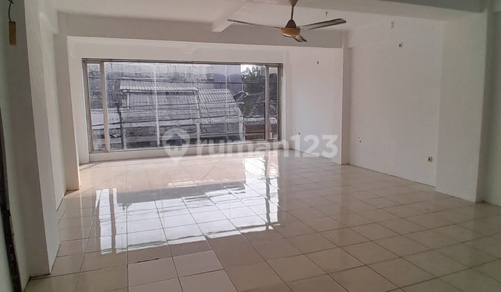Cheap!!! Main Road Shop House for Rent Near Alun-Alun Bandung, Tegallega