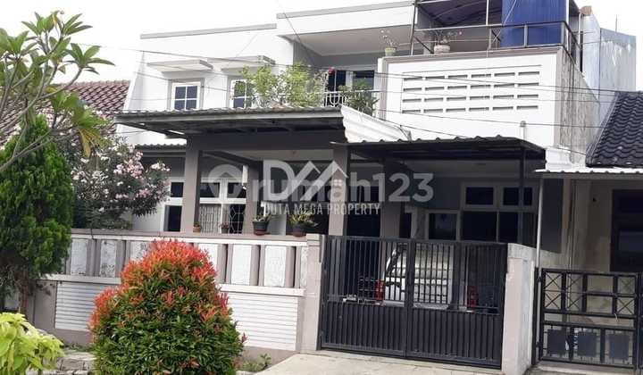 Rumah 2 lantai siap huni di Jelupang, Tangerang Selatan