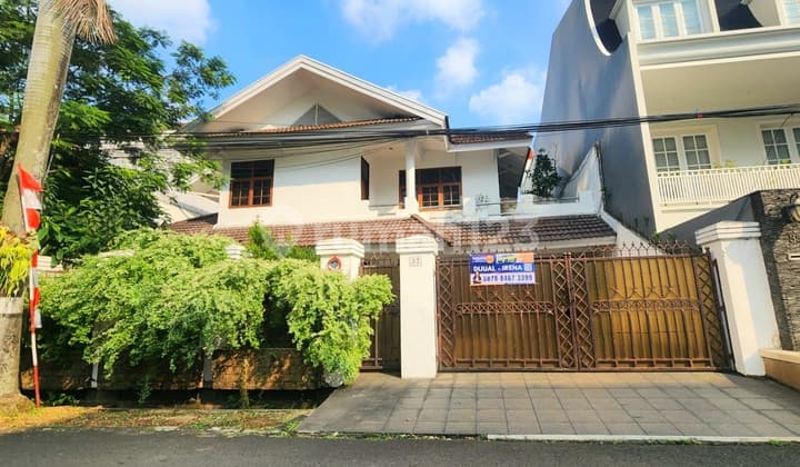 DIJUAL RUMAH SUPER STRATEGIS DI LINGKUNGAN EXCLUSIVE DI KUNINGAN, JAKARTA SELATAN