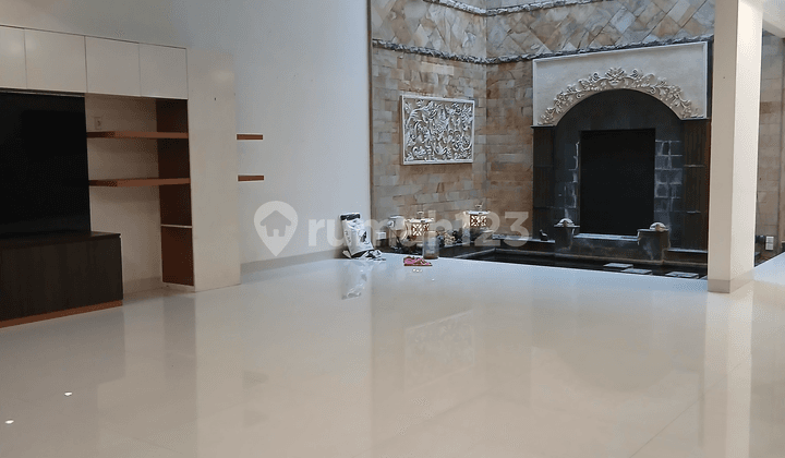 For Quick Sale: Nice House by the Roadside in Sunter