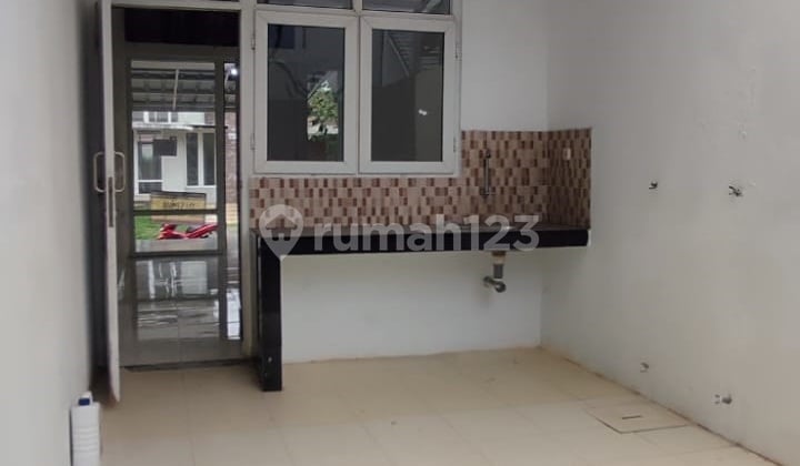 A good, ready-to-occupy rental house, neat, land size 102, building size 70, Citra Gran, negotiable.