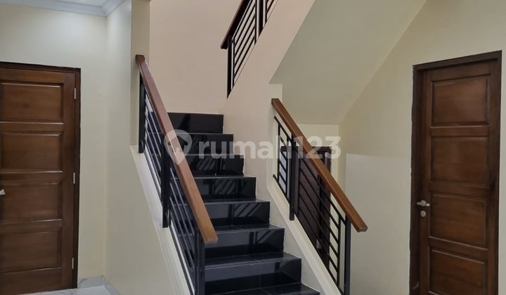 Rumah Sewa Boulevard Kota Wisata Siap Huni Bagus Rapih Lt220 Lb330