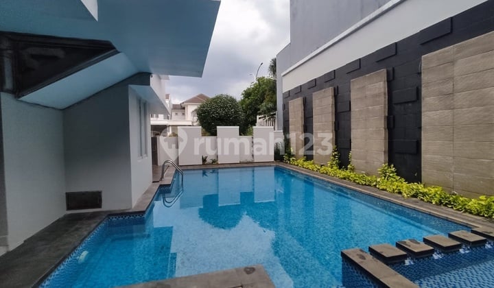Rumah Megah 2 Lantai Kolam Renang Nyaman Lt660 Lb750 Kota Wisata