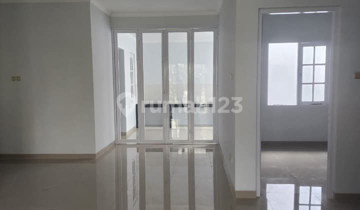 rumah kota wisata bagus 2 lantai rapih siap huni lt 136 lb 150