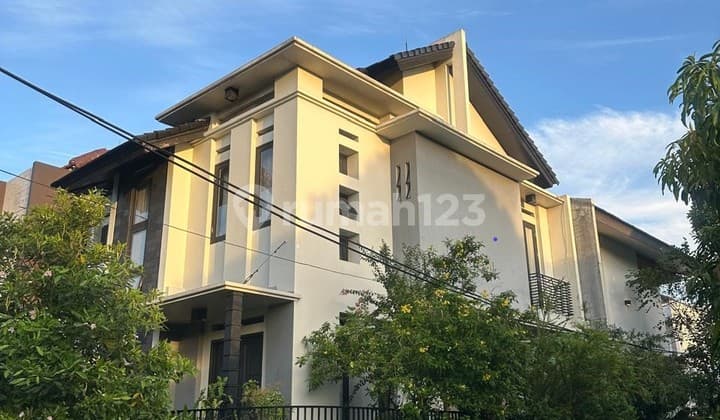 Hot Sale!!! Dijual Rumah Siap Huni Posisi Hook di Pisok Bintaro Sektor 5