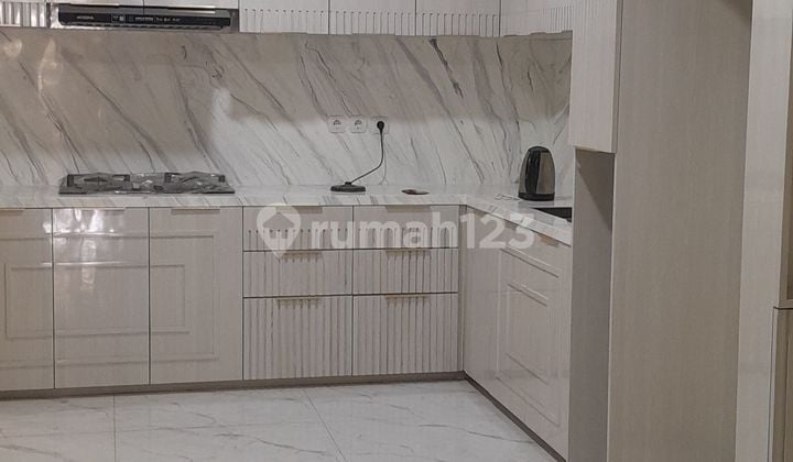 Dijual Cepat!!! Rmh Bagus, Mewah, 2 Lantai, Sudah Renovasi, Shm