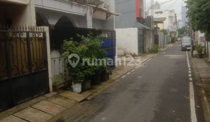 Dijual Rumah Lokasi Senen,Siap Huni, Hadap Barat Laut**Christie
