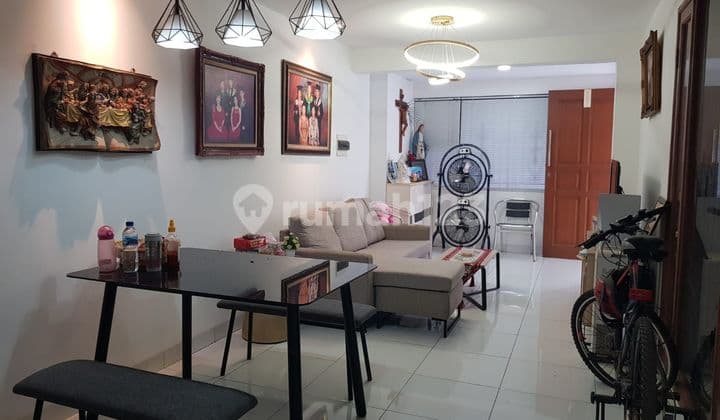 Rumah 2 1/4 Lantai, di Klp Lilin Klp Gading, Dekat Mkg, Hadap Selatan * Devi