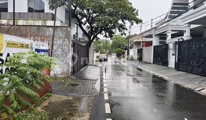 For Sale House Located in Cempaka Putih Tengah, Spacious, Ready to Live In**Dewi