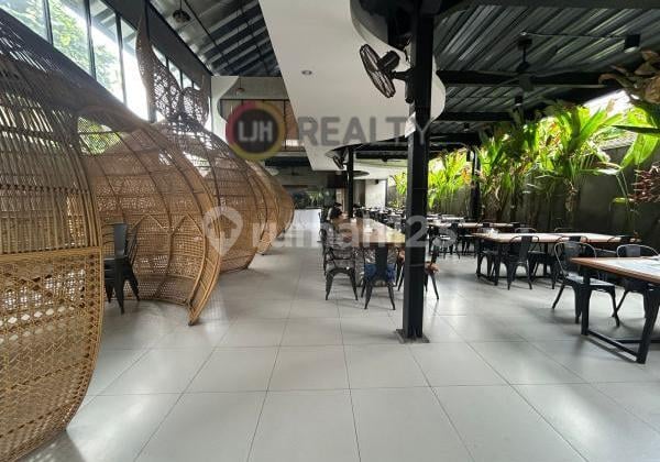 Restaurant in Main Road Sanur, Denpasar, Busy Area, Furnished, Suitable For Business