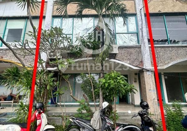 Shophouse on Main Road, Busy Area, Good Access, Only 350 Meters to Lotte Mart, Near Benoa Harbour, Suitable for Business