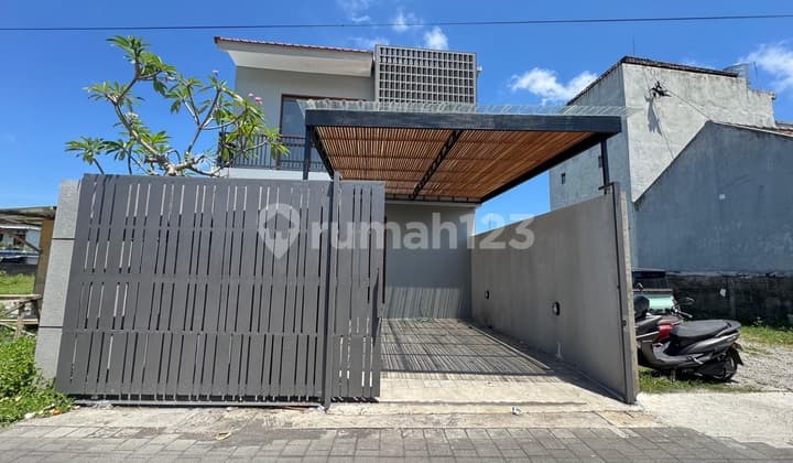 Minimalist House for Sale, Strategic Location Near Shopping Center in Denpasar