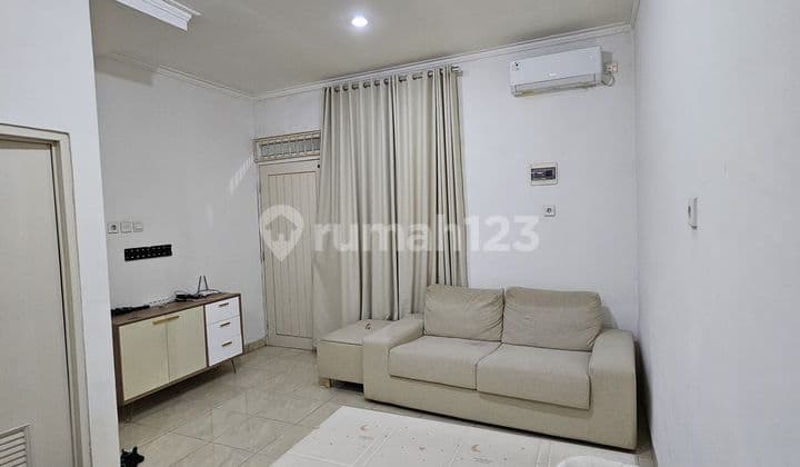 Park Residence, Taman Surya, Jakbar..Disewa Rumah 2 Lantai, Full Furnish, Hadap Utara, Row Jalan 2 Mobil, PLN 5500W(Tarif Msh Seperti 2200 1Bracket), Air Pam, Shm.-L1n