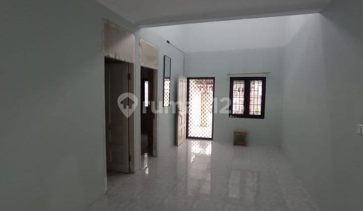 Citra 3, Pegadungan, Kalideres, Jakbar..Disewa Rumah 1 1/4 Lantai, Lantai Atas Ada 1Kt + 1Kt Art , Ada Canopy, PLN 4400W Prabayar, Air Pam, Carport 2.-H3nw1d