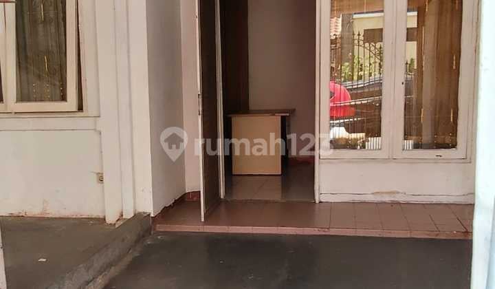 Taman Palem Blok A Danamon, Jakbar..Disewa Rumah 2 Lt, Hadap Timur Laut, PLN 3500W, Air Pam, Row Jln 2 Mbl.-N3n.4c