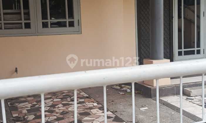 Taman Surya 5, Pegadungan, Kalideres, Jakbar..Disewa Rumah 1.25 LT, Minimal Sewa 2 Thn, Hadap Tenggara, Row Jln 2.5 Mbl, PLN 2200W, Air Pam.-4L