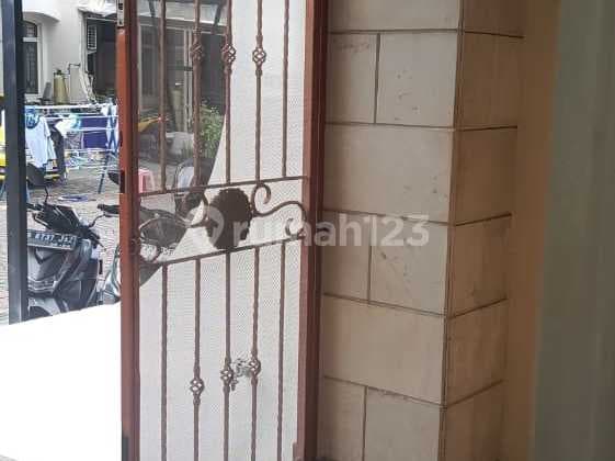 Citra 2, Kalideres, West Jakarta. For Rent: 2-Story House, North-Facing, Ready to Occupy, Tidy, Unfurnished, Minimum 2-Year Lease, 15 Million IDR Deposit, 2-Car Road Frontage, Monthly Fee 400k, 3500w Electricity with Subsidized Rate, PAM Water Supply.