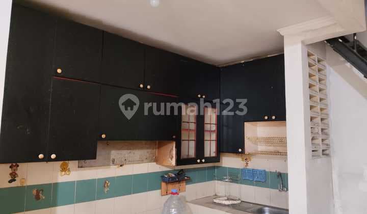 Citra 3, Jakbar..Disewa Rumah 1.5 Lt, Minimal Sewa 2 Thn, Deposit 5Jt, Hadap Tenggara, Row Jln 2.5 Mbl, PLN 2200W, Air Pam, Kondisi Sdg Dirapikan(Kmr Mnd, Cat, Dll).-0Lf