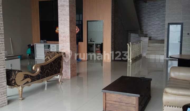 Latumenten, Grogol, West Jakarta..For Rent: 3 Adjoining Shop Units Combined into 1, East-Facing, Full-Building 4 Floors, can be Rented per Floor (Price IDR 165 Million Per Year), Suitable for Showroom/Gym/Minimarket/Office, Strategic Location.-N12