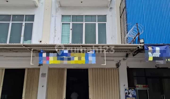 Srengseng, Kembangan, West Jakarta.. For Rent: 3.5-Story Shop House, Empty Land at the Back 5x10m2, Jet Pump Water, 4400w Electricity.