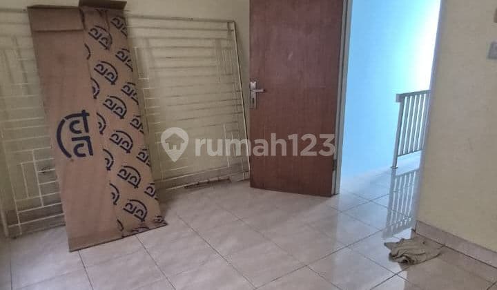 Pasadena, Cengkareng Timur, Jakbar..Disewa Rumah 2 Lt, Baru Renovasi, Kosongan, Listrik 2200w, Air PAM.