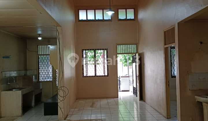 Citra 5, Pegadungan, Kalideres, West Jakarta.. For Rent: 1.25 Story House, Unfurnished, Tenant Will Receive It After Renovation, Condition in Photos Before Renovation, PLN 2200W, Ongoing Pump Water Supply.