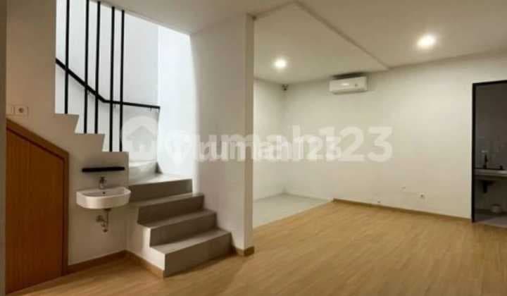 Citra Garden 8 Cluster Aeromansion West Jakarta, Minimum Rental 2 Years, Deposit 10 Million IDR, Beautiful House Ready to Move In, Land Area 5x15 m², Building Area ±140 m², 2 Floors, 2 Bedrooms, 2 Bathrooms, Furnished with 2 AC Units.