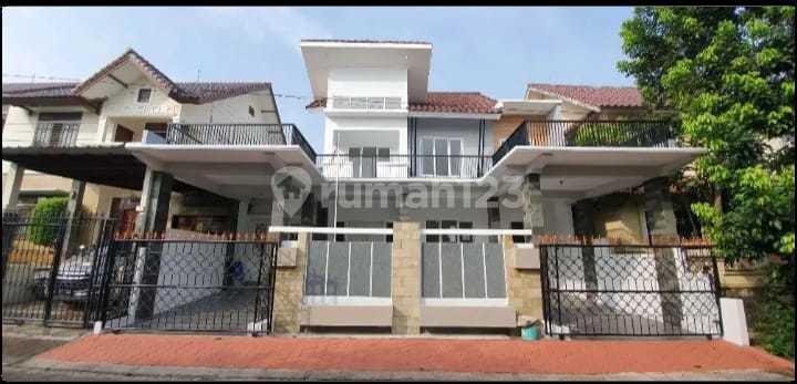 Rumah dijual Dua lantai Komplek Raffles Hilss