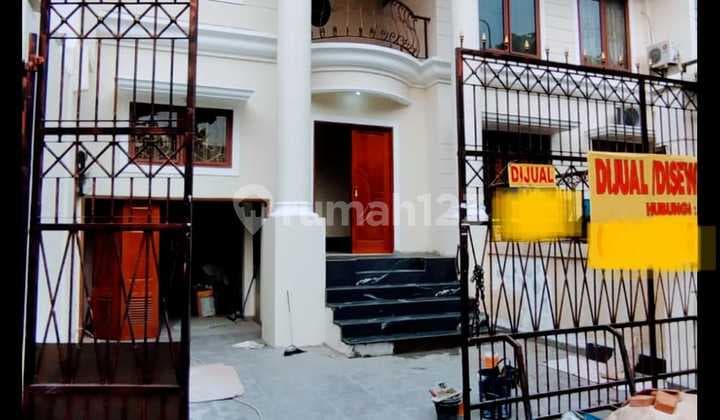 Rumah dijual 2Lantai di Perumahan Raffles Hills Cibubur
