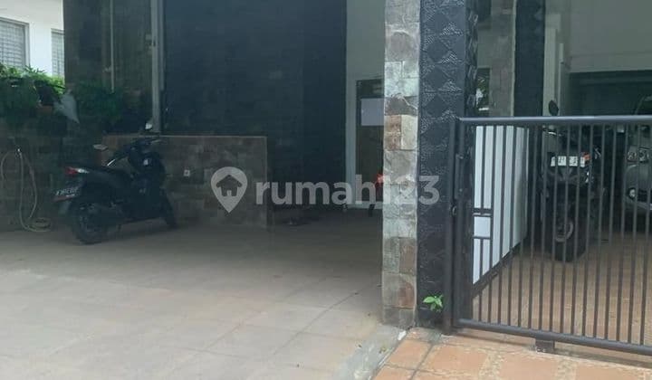 Rumah dijual 2½Lantai di Perumahan Mahogani Residence Cibubur