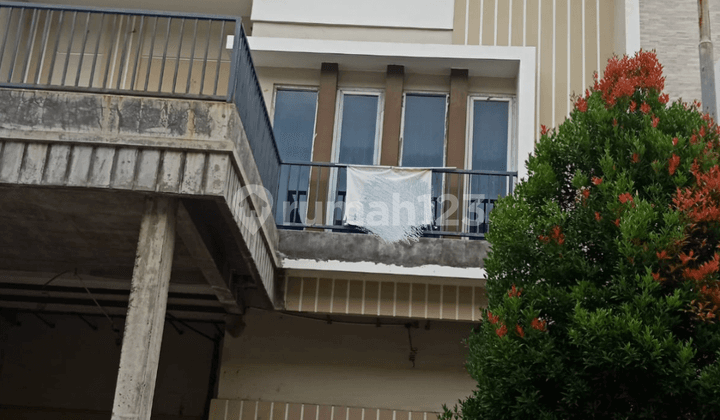 Banting Harga! Jual Cepat Villa Sophie Suites, Graha Metropolitan