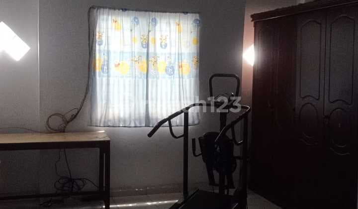 Cheap House, Captain Sumarsono Enters Alley