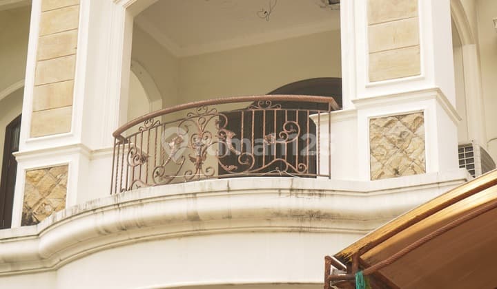 Disewakan Rumah Full Furnished Tengah Kota Medan