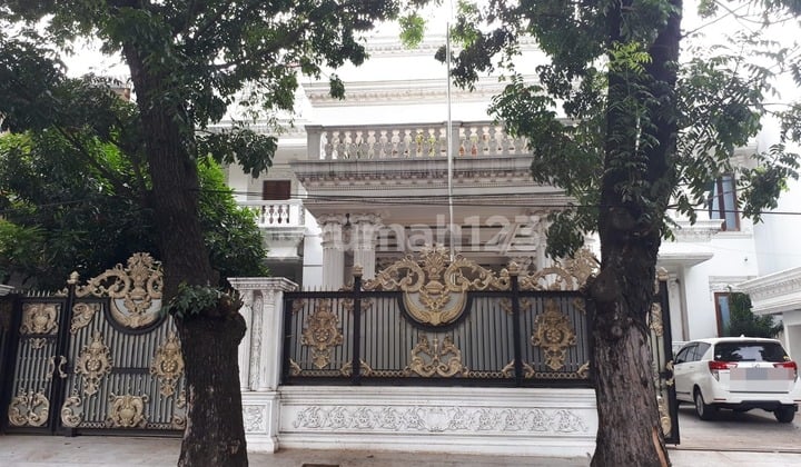 Dijual Cepat Rumah Mewah Classic di Senen Jakarta Pusat
