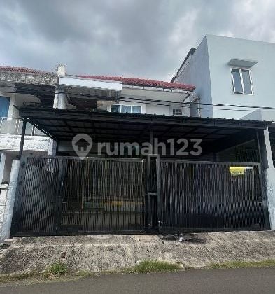 Quick sale modern garden house in Cakung, East Jakarta.