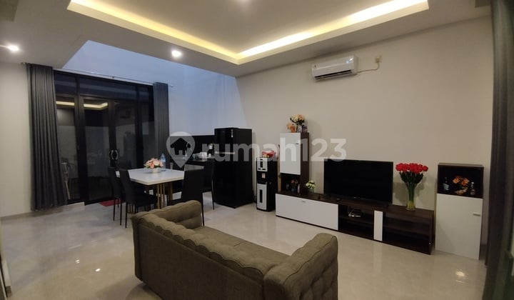 Rumah Cantik Furnish Lengkap Siap Huni Tinggal Bawa Koper, Cluster Hilago Bsb City Dekat Uptown Mall, Universitas Kedokteran Unika, Dekat Kawasan Industri, Pintu Tol Krapyak