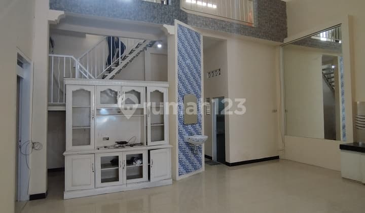 Sewa Rumah Lokasi Strategis Tengah Kota Murah di Tanah Mas, 4 Kamar Tidur, Akses 2 Mobil Papasan, Tidak Banjir